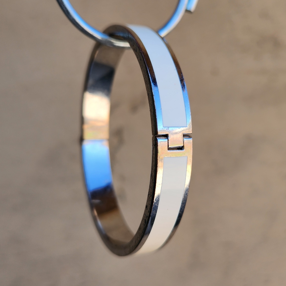 Henri Bendel White Enamel & Silver Bangle - Picture 7 of 11